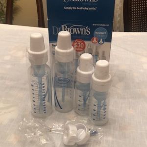 Dr.Browns Natural Flow Newborn Gift Set . Open box